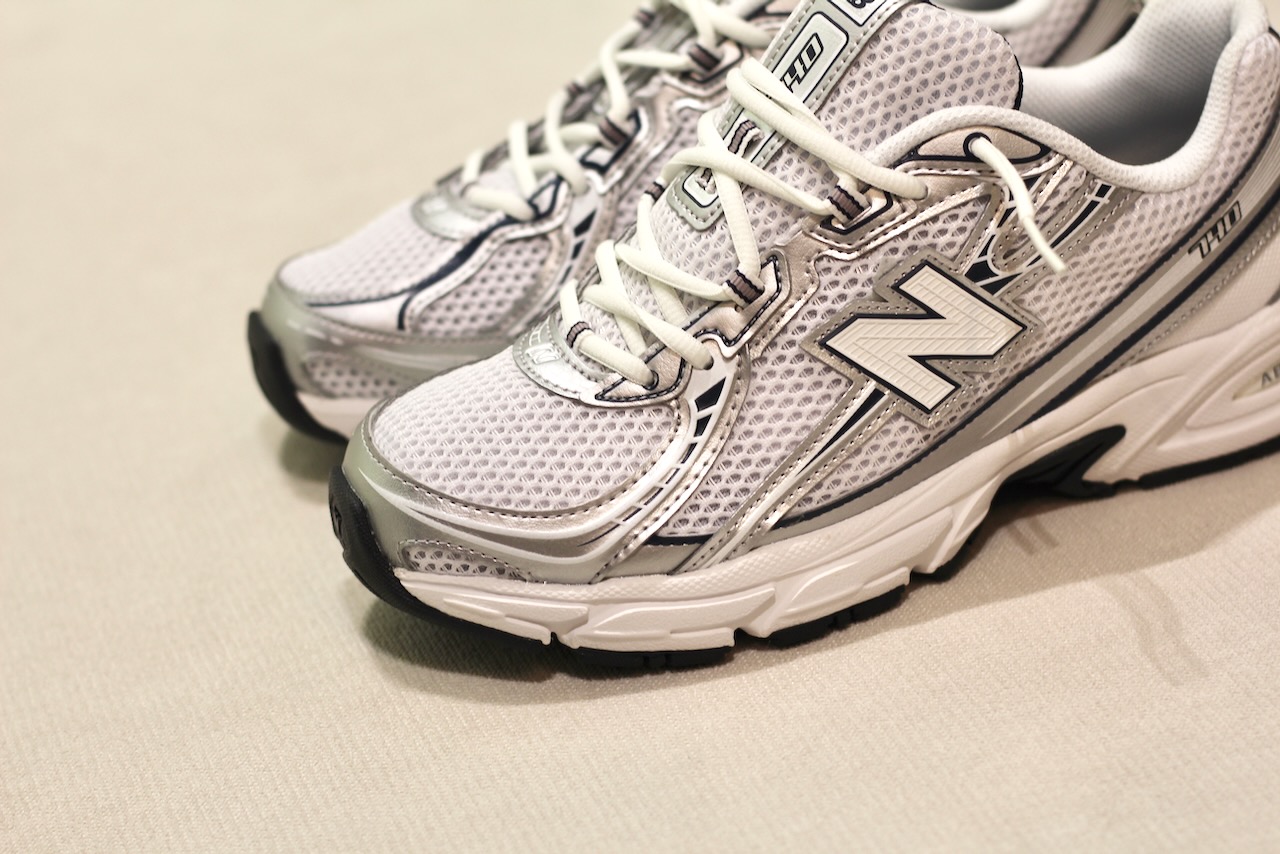 740 WN2 White Navy Silver