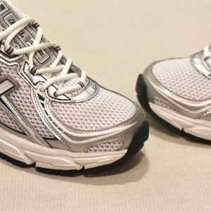 740 WN2 White Navy Silver