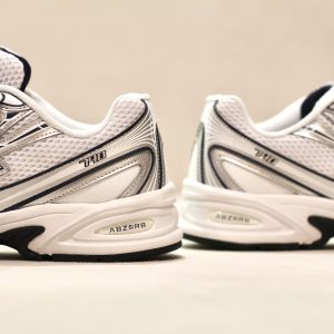 740 WN2 White Navy Silver