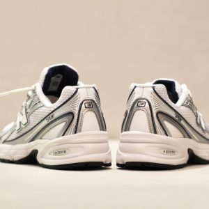 740 WN2 White Navy Silver