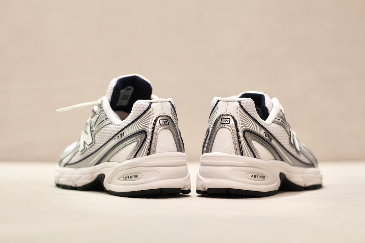 740 WN2 White Navy Silver