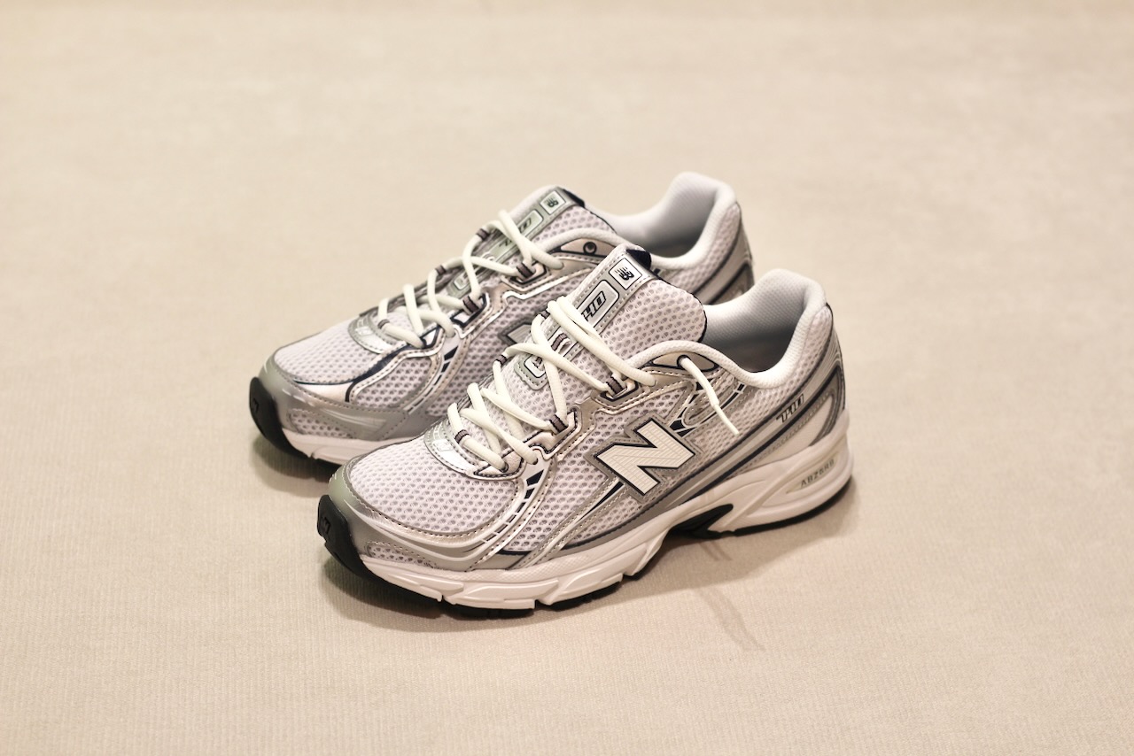 740 WN2 White Navy Silver