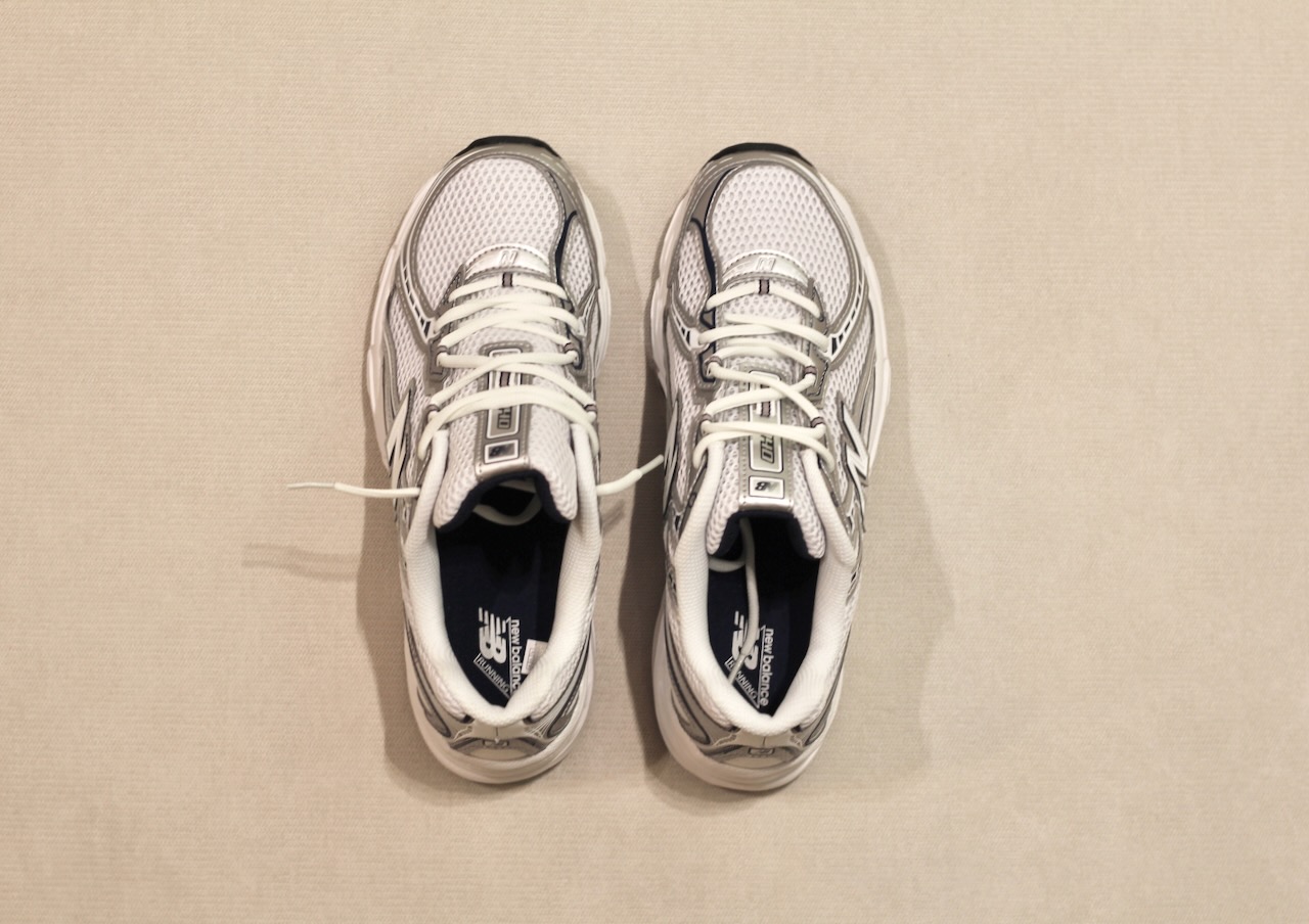740 WN2 White Navy Silver