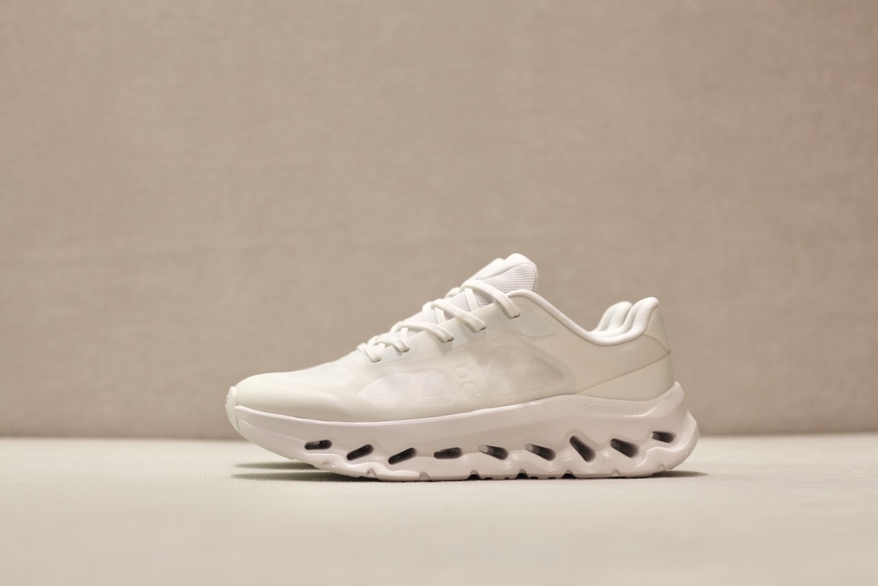 ON Cloudtilt Remix All White Everything