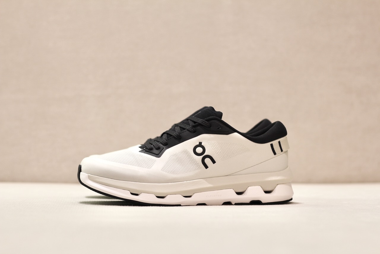 ON Cloudzone Ice Black