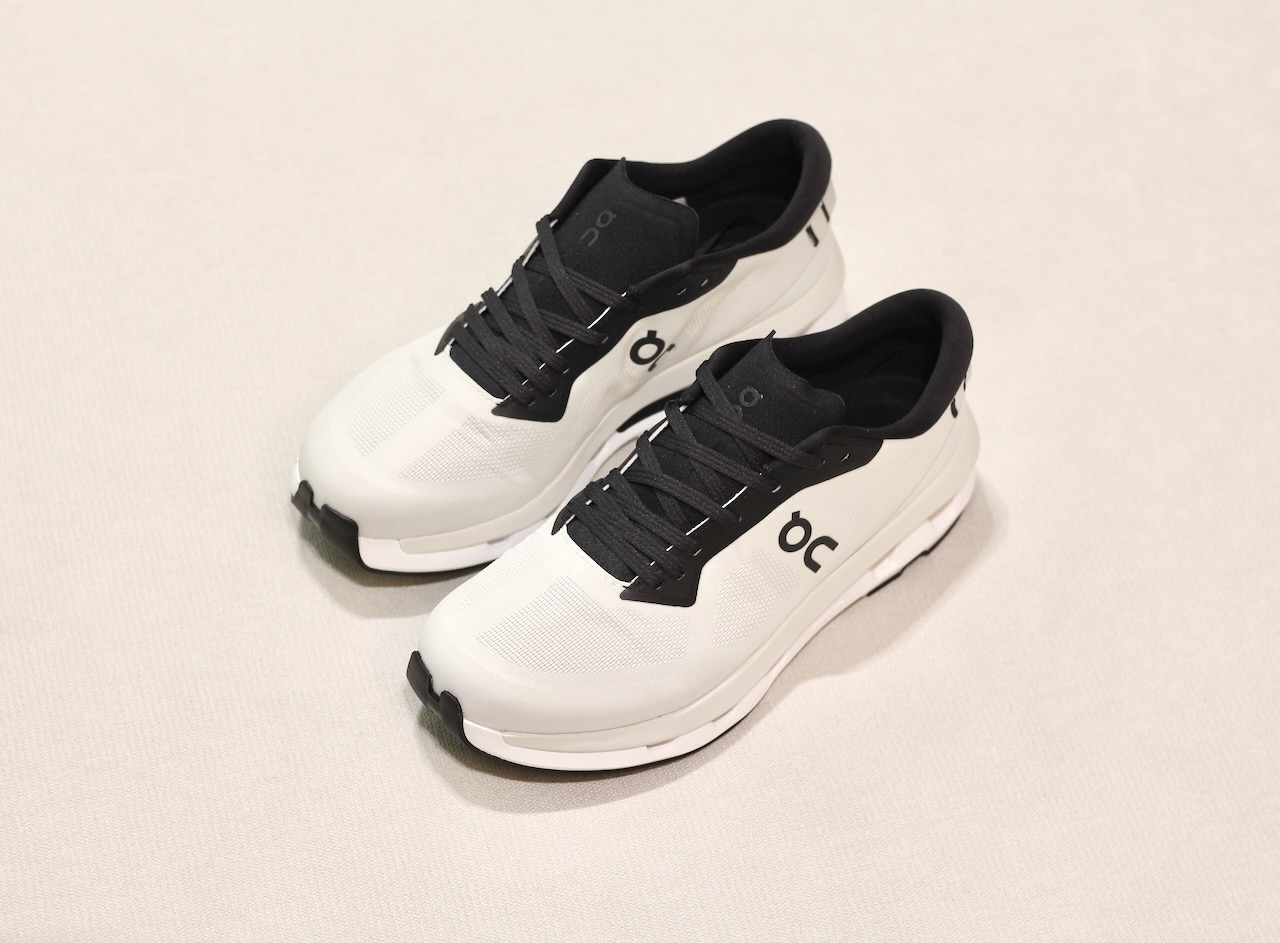 ON Cloudzone Ice Black