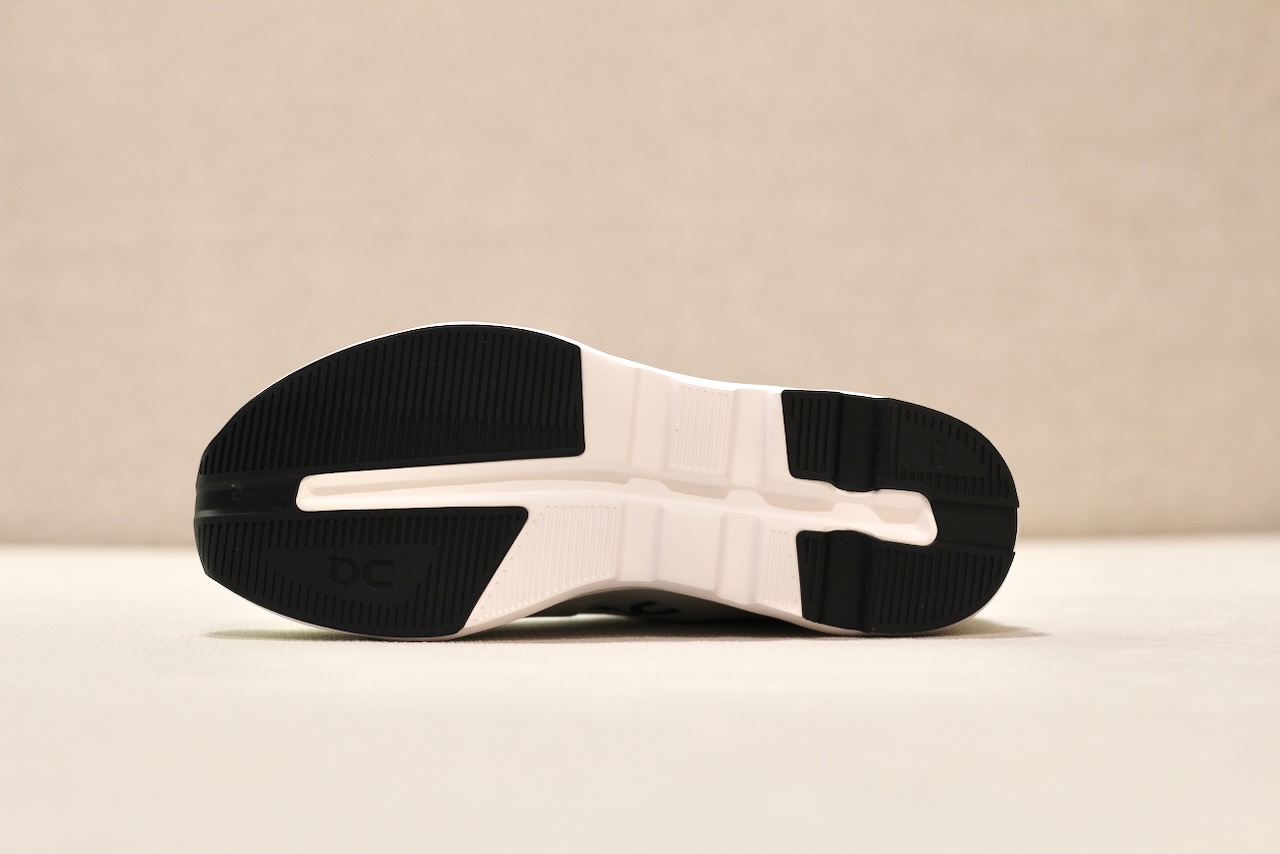 ON Cloudzone Ice Black