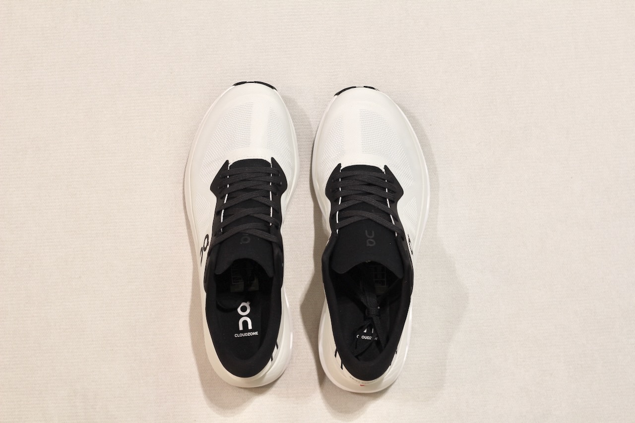 ON Cloudzone Ice Black