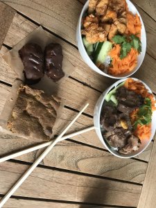 Menu bol de riz banh mi au porc laqué