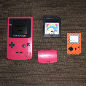 CONSOLA NINTENDO GAME BOY COLOR ROSA + BARBIE AVENTURA SUBMARINA