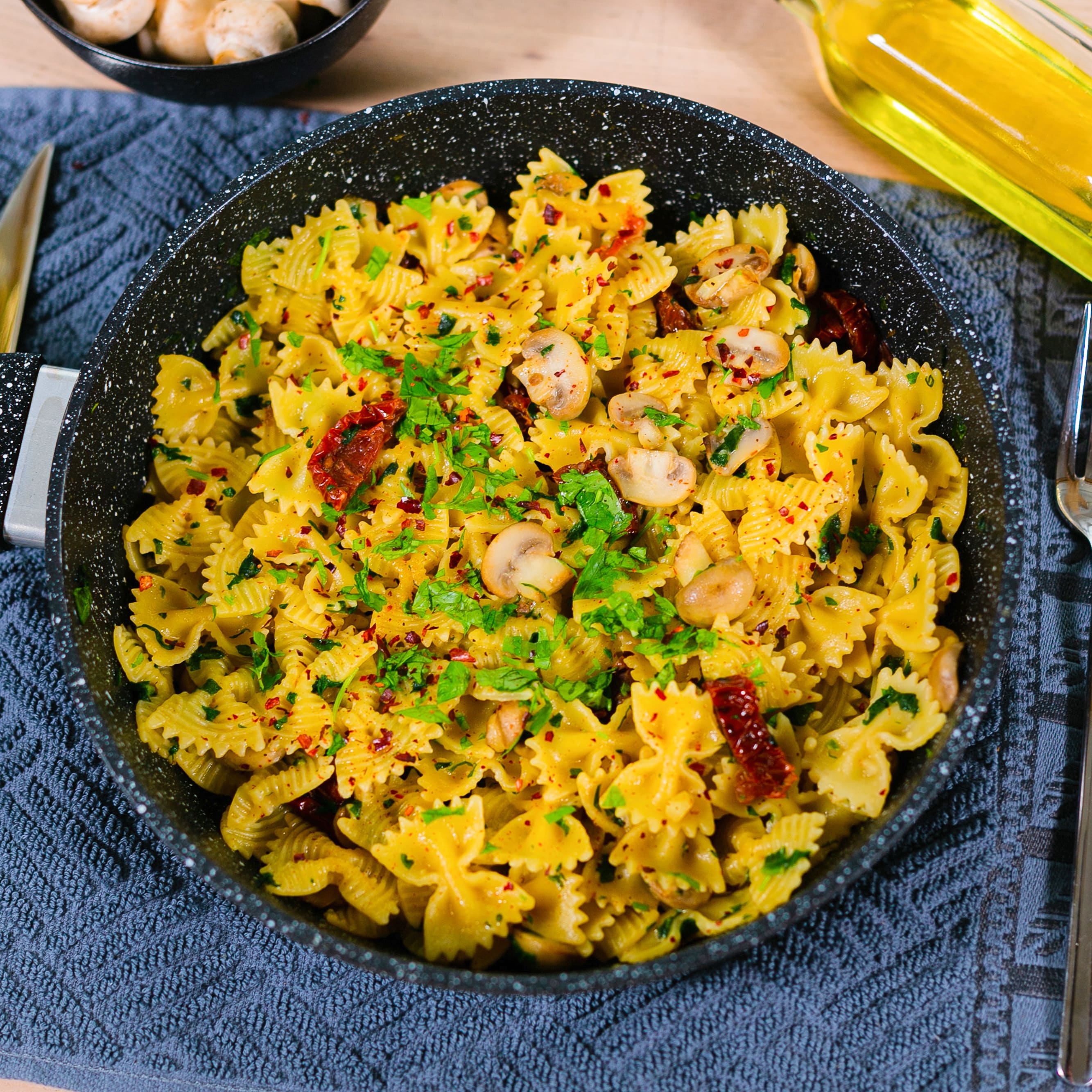 Pasta with Spinach and Mushrooms — step-by-step recipe with photos, videos, kbju and ingredients