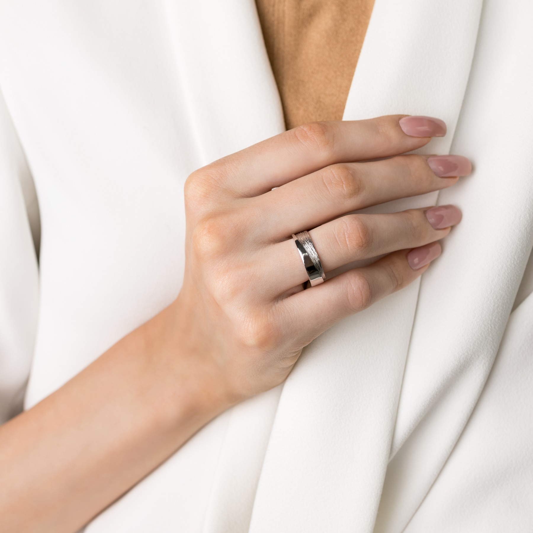 Mutual attraction - Image 7