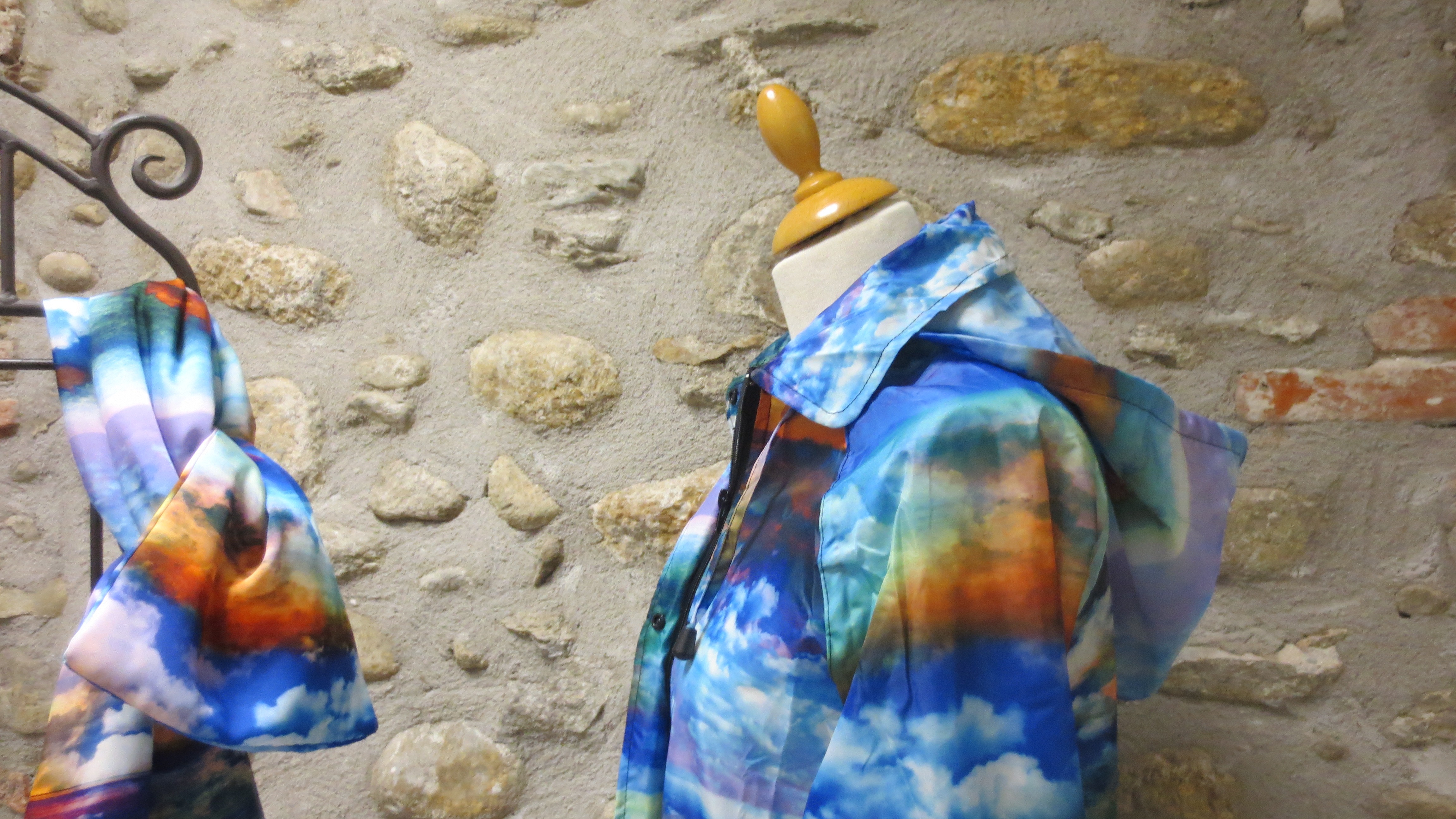 Art à porter-Imperméable Ciel lointain  'Made in Sens'