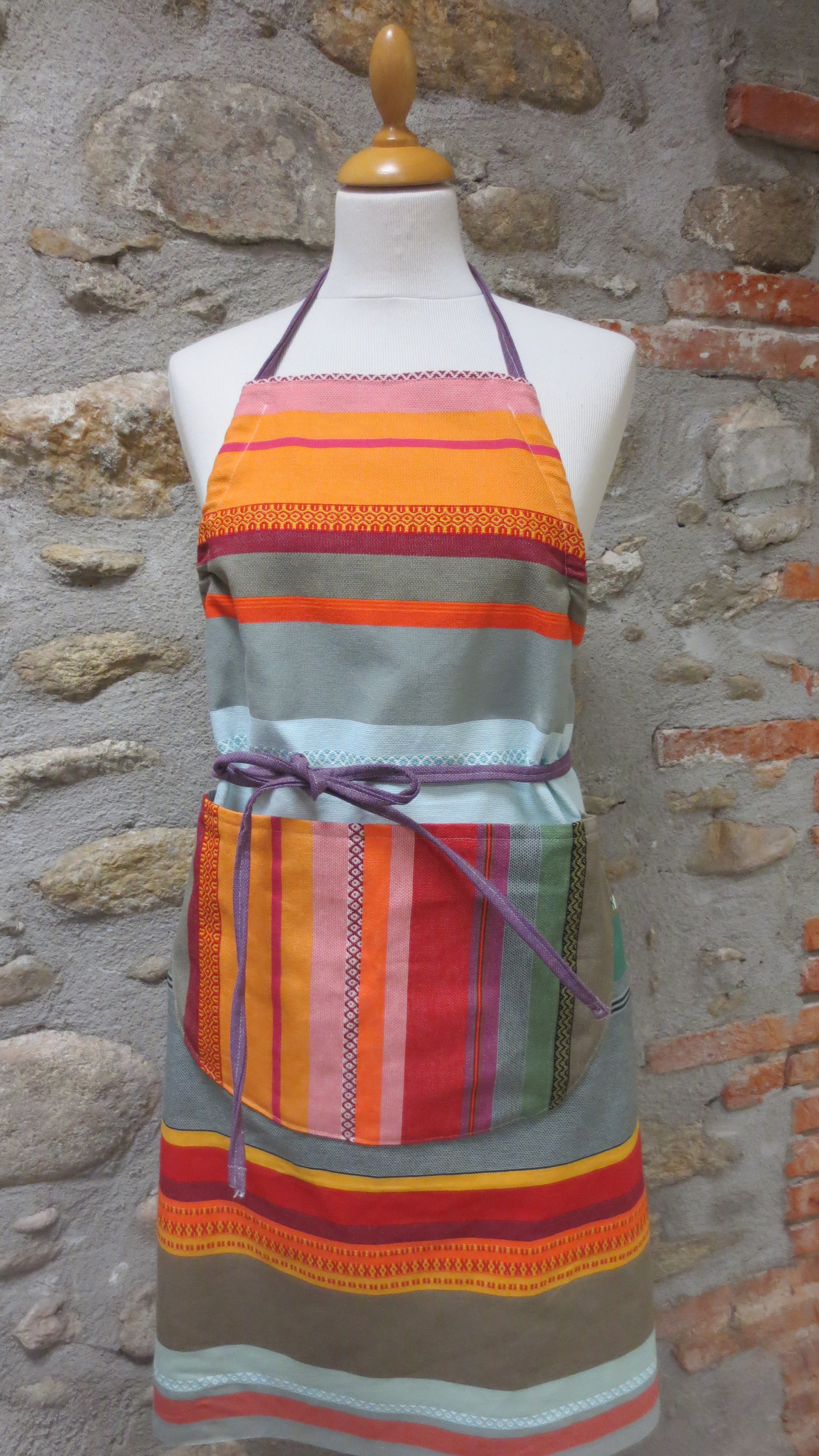 Fait main -Toiles du soleil -Tablier Arles sur Tech