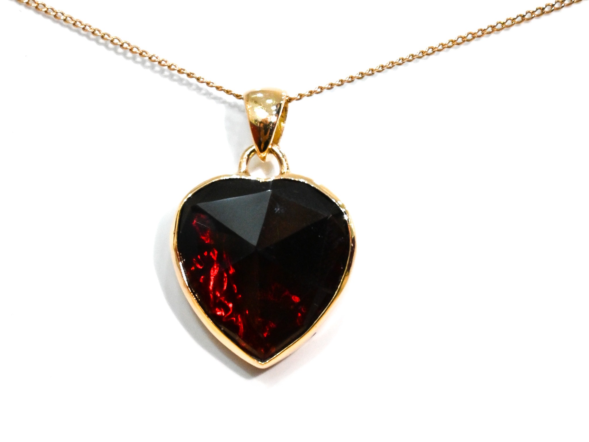 Pendentif cœur en Grenat de Perpignan serti clos