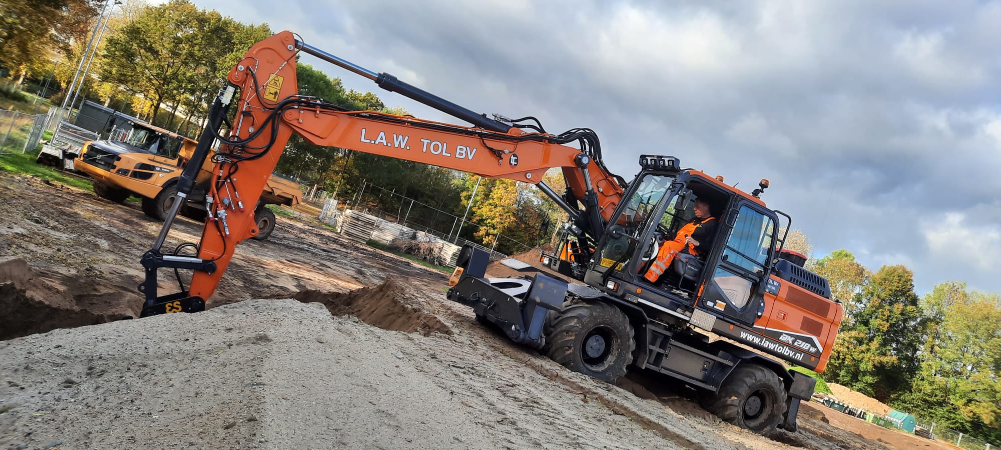 Develon DX210W mobiele kraan