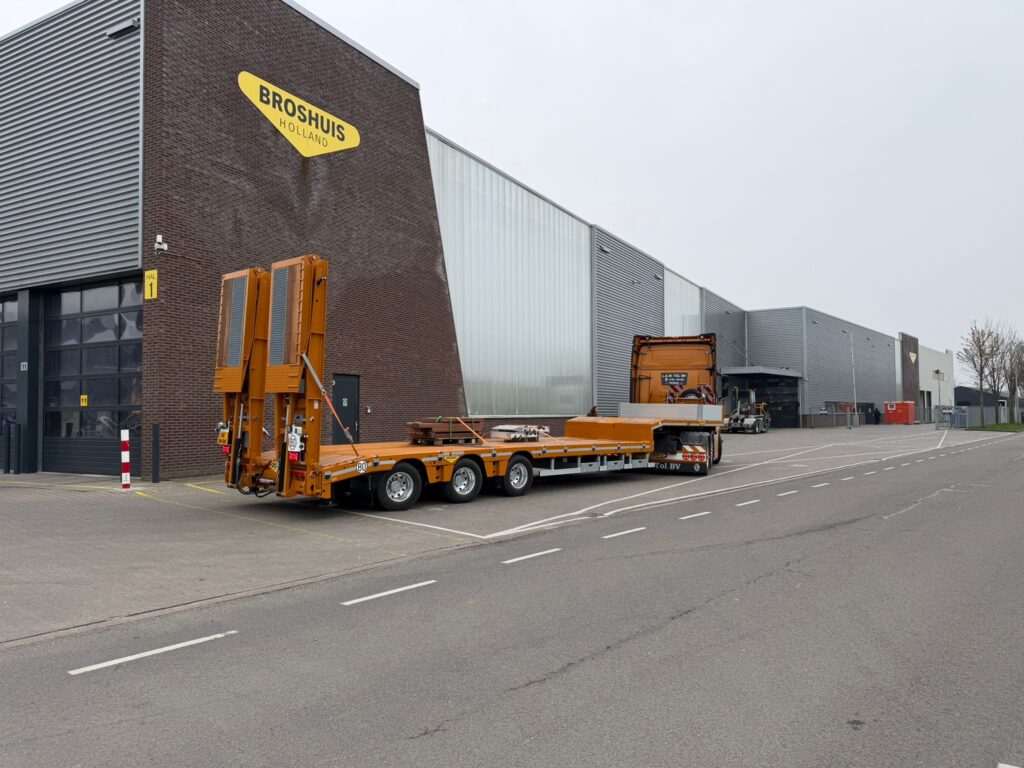 Broshuis 3 assige semi dieplader