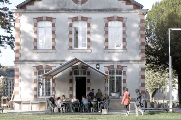 Épisode 1 — Tournée générale : Les bénévoles