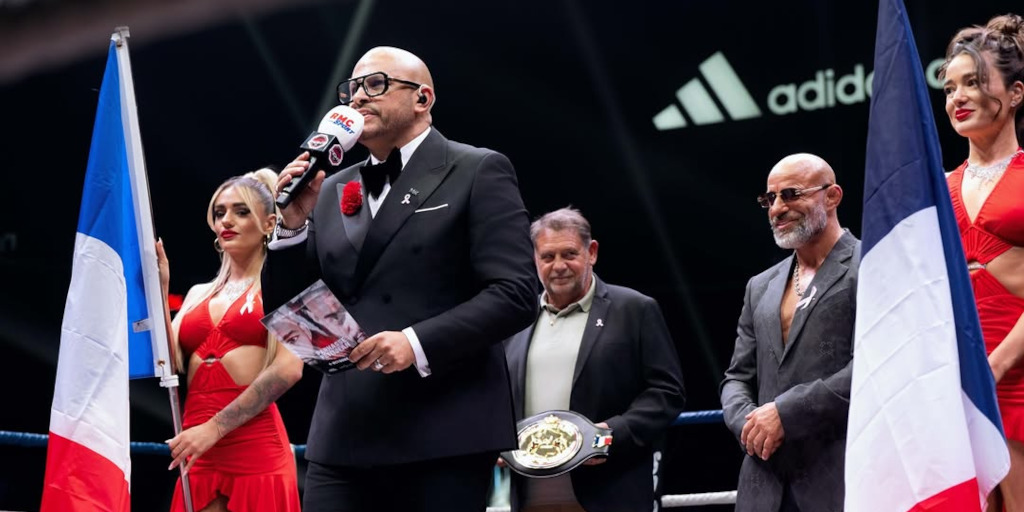 Présentation des boxeurs sur le ring du 100% Fight avant le championnat de France de Raphaël Monny.