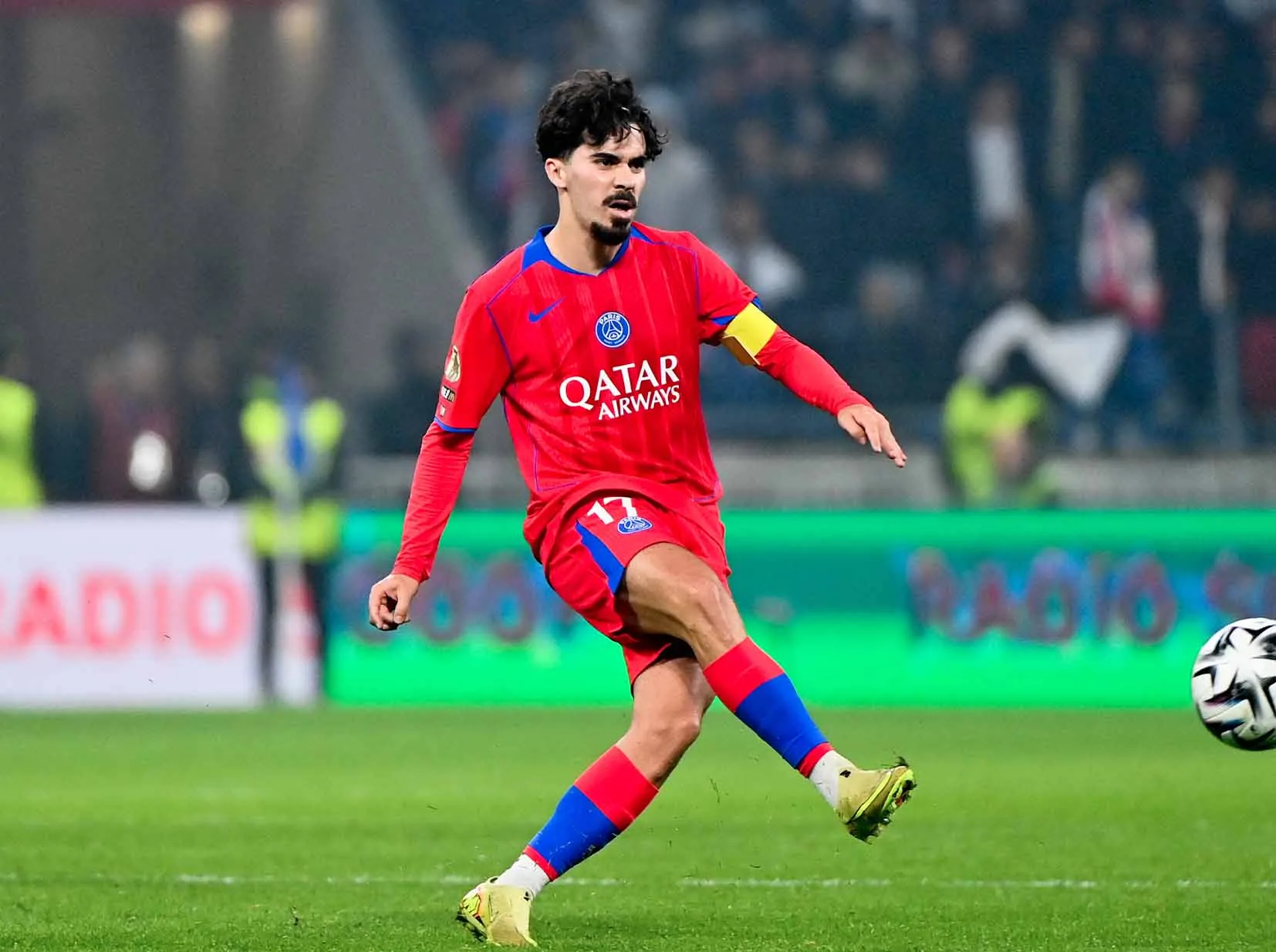 Vitinha ngày càng hoàn thiện vai trò nhạc trưởng tuyến giữa - Cánh chim đầu đàn của quá trình tái sinh đội bóng