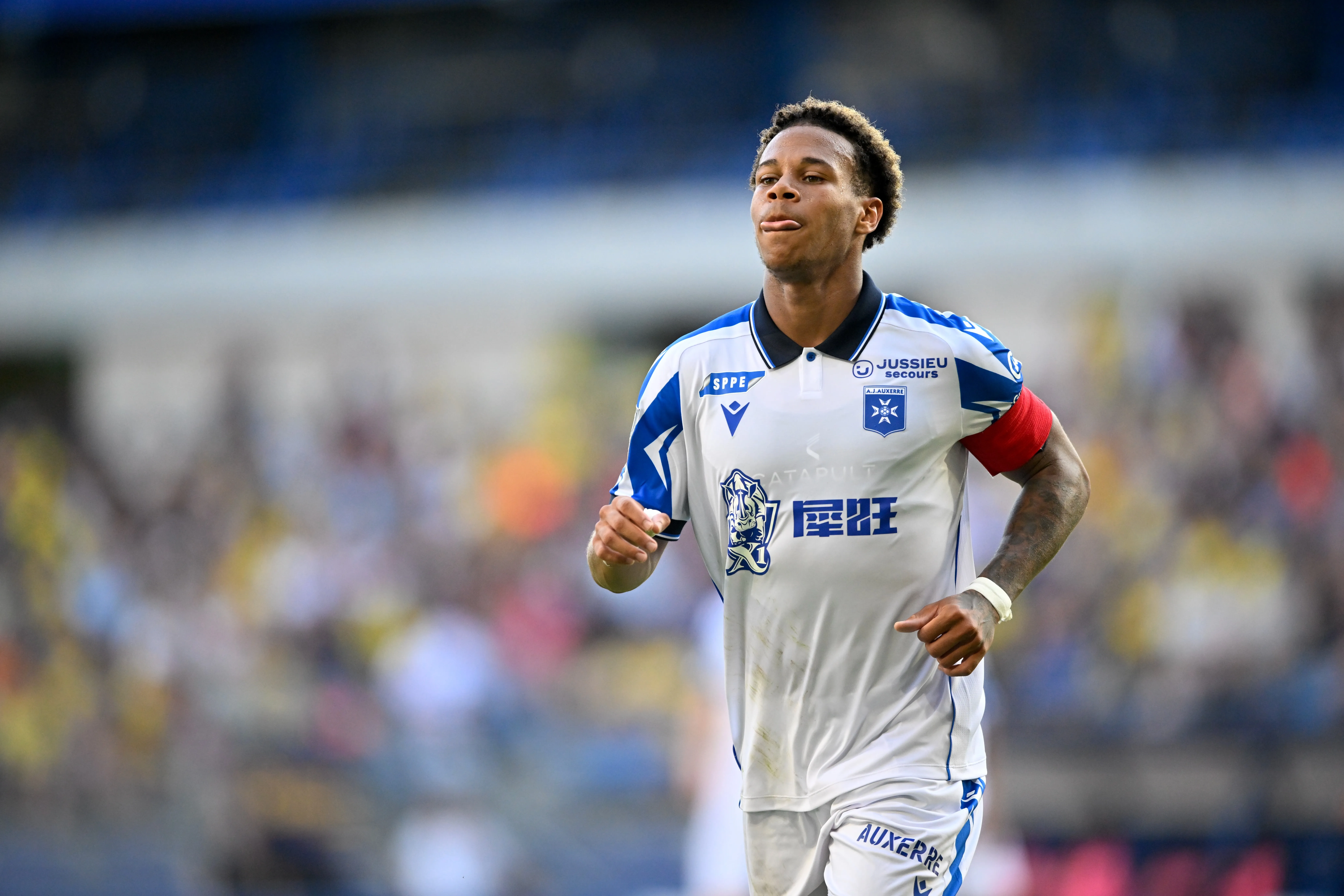 ICONSPORT_371144_0042.webp