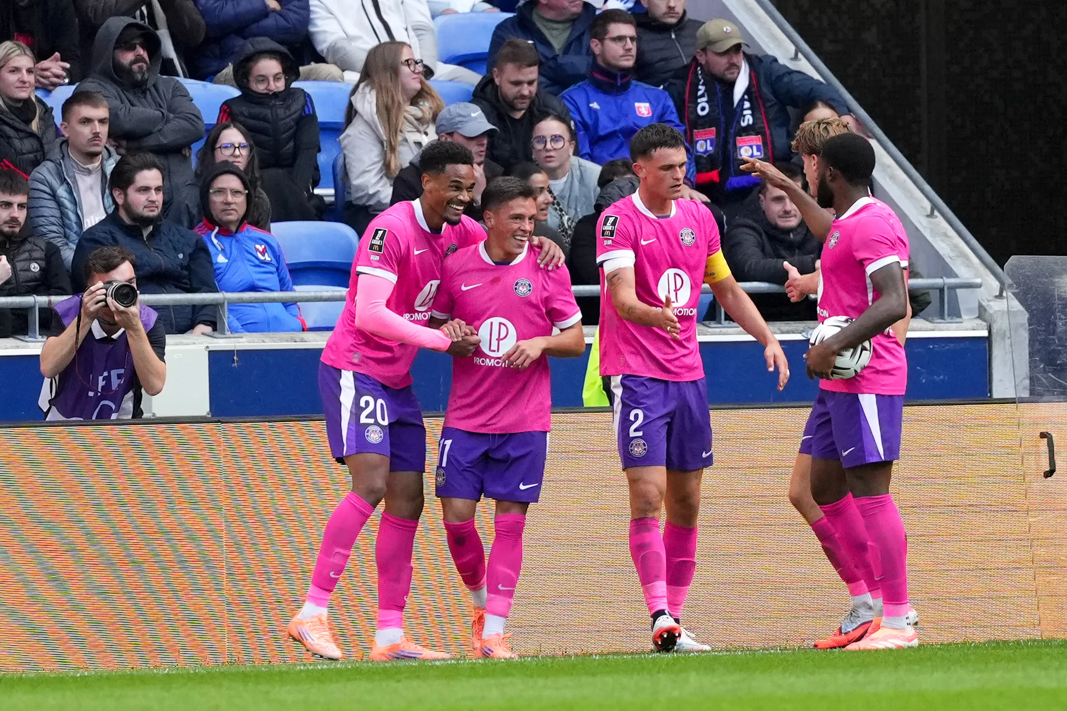 Toulouse snatch historic late win at Lyon