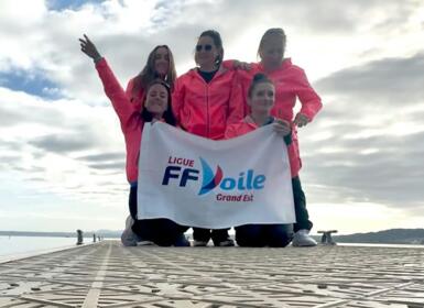 L'équipe des Est'Elles arborant les couleurs du Grand Est !