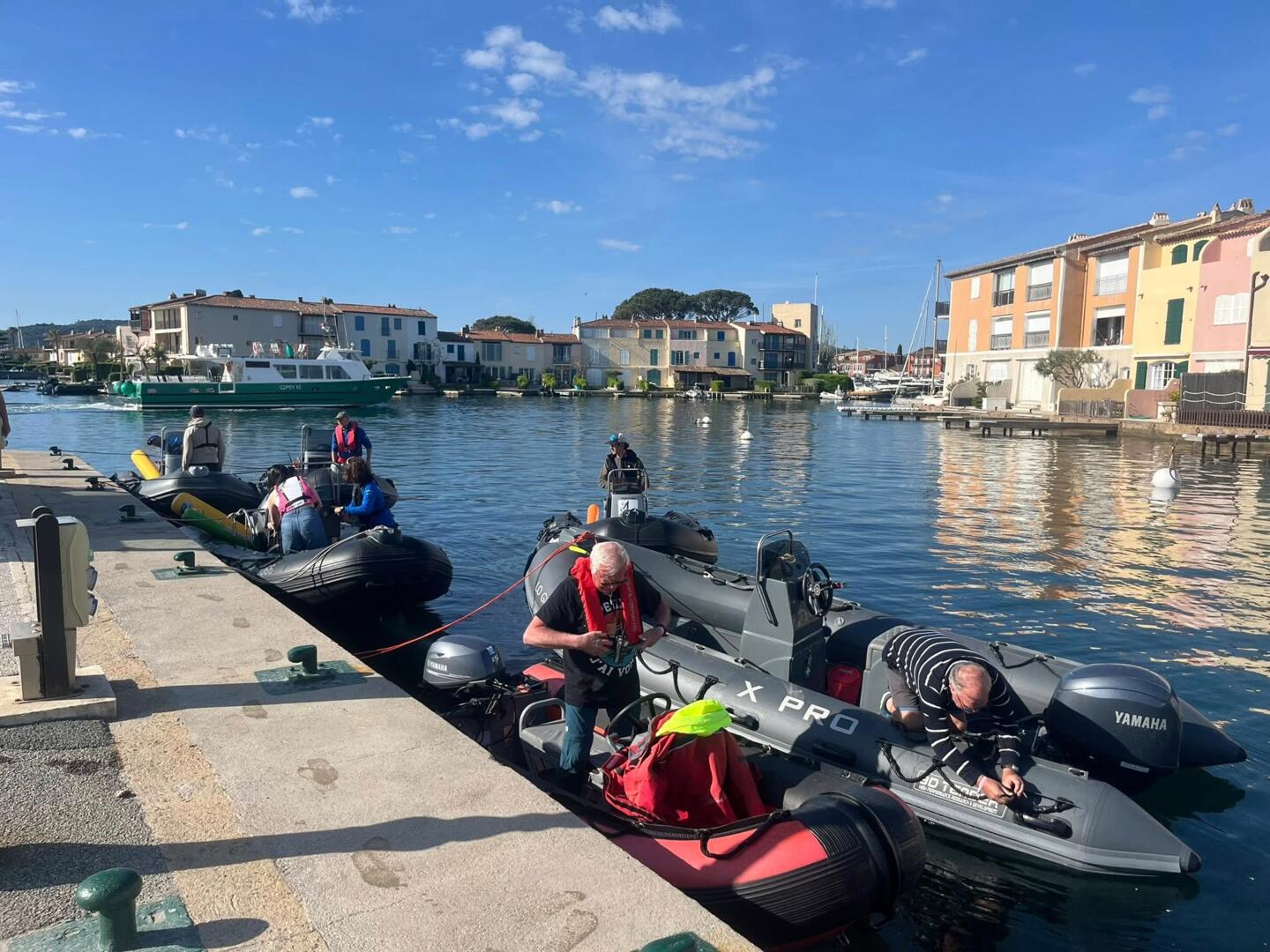 Embarquement des moniteurs lors du regroupement à Port Grimaud