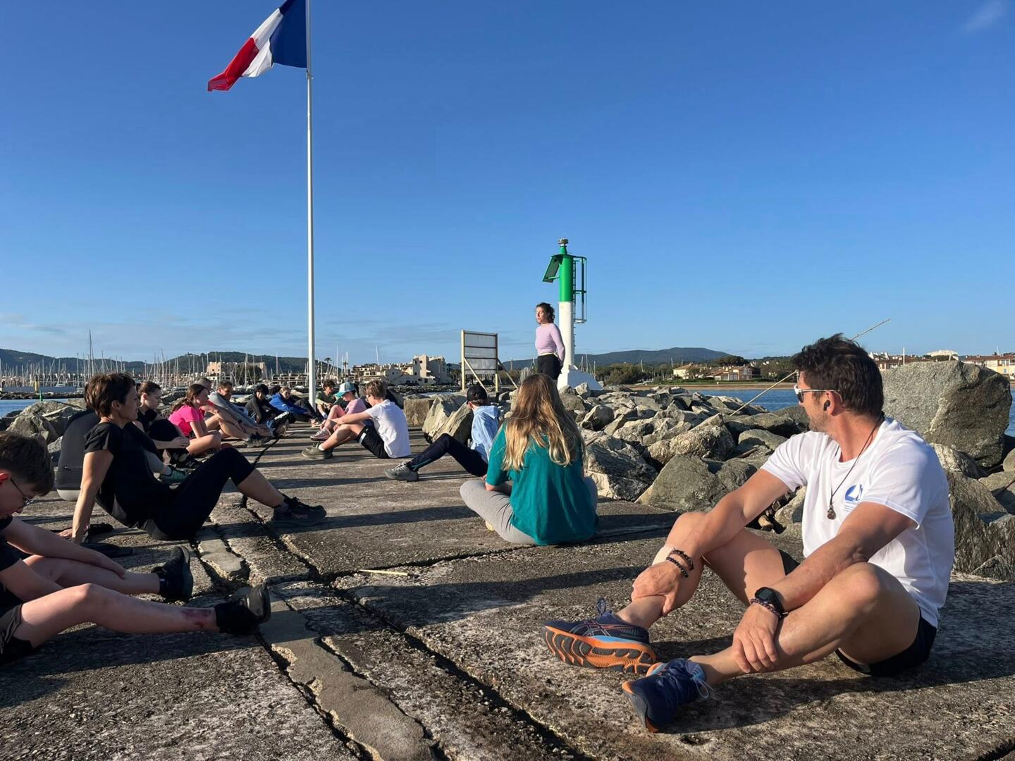 Débriefing lors du regroupement Port Grimaud 