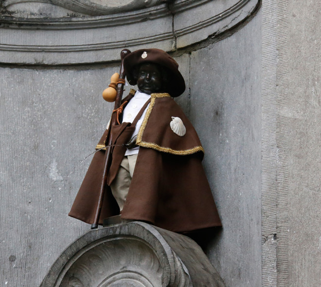 Manneken-Pis enfile son costume de saint Jacques de Compostelle