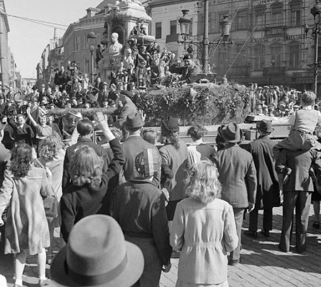 Libération de Bruxelles : Evelyne avait 20 ans en septembre 1944