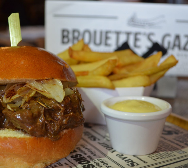 Des burgers sauce Belgique à la Grand-Place, c'est chez Brouette