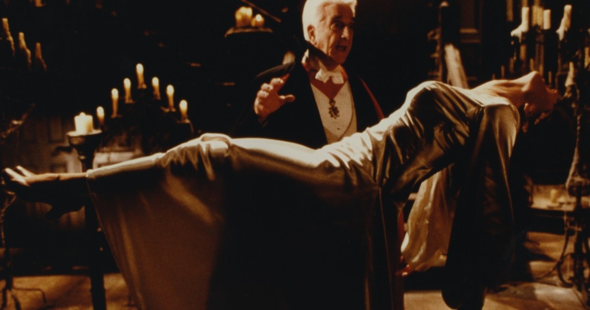 Dracula mort et heureux de l'être Brusselslife.be Dracula mort et heureux de l'être Brusselslife.be