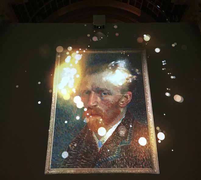 Van Gogh, the immersive experience : plongez dans l'intimité de l'artiste peintre