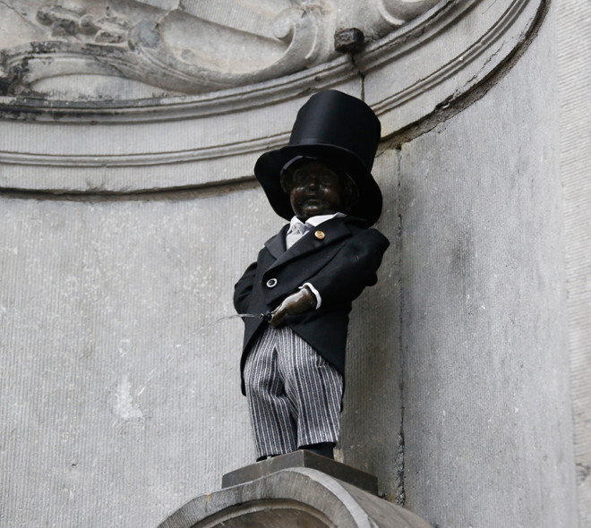 Manneken-Pis enfile son costume de "Monsieur Beulemans" !