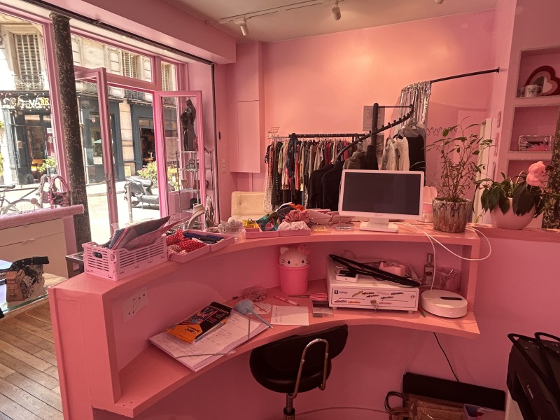 Transformation d'une boutique parisienne en concept store body art à forte personnalité
