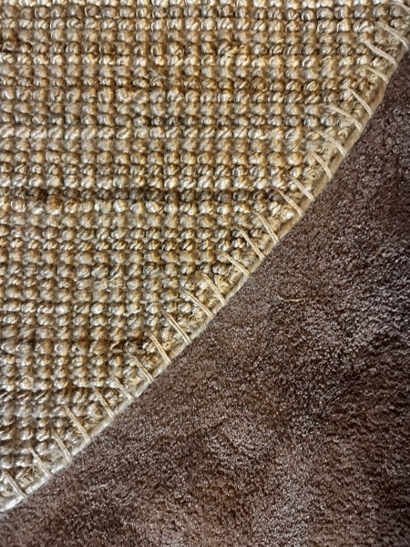Détail des matières naturelles : tapis en fibres tressées