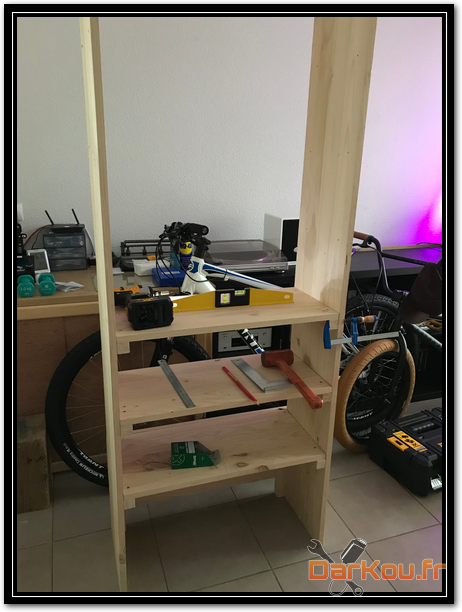 https://s3.eu-west-3.amazonaws.com/medias.darkou.fr/Bricolages/Etagere-Cumulus/etagere-14.png