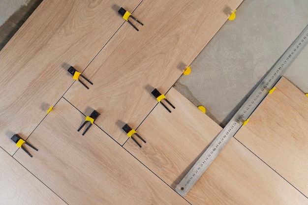 Baldosas de madera: Ventajas, instalación y combinación creativa 3