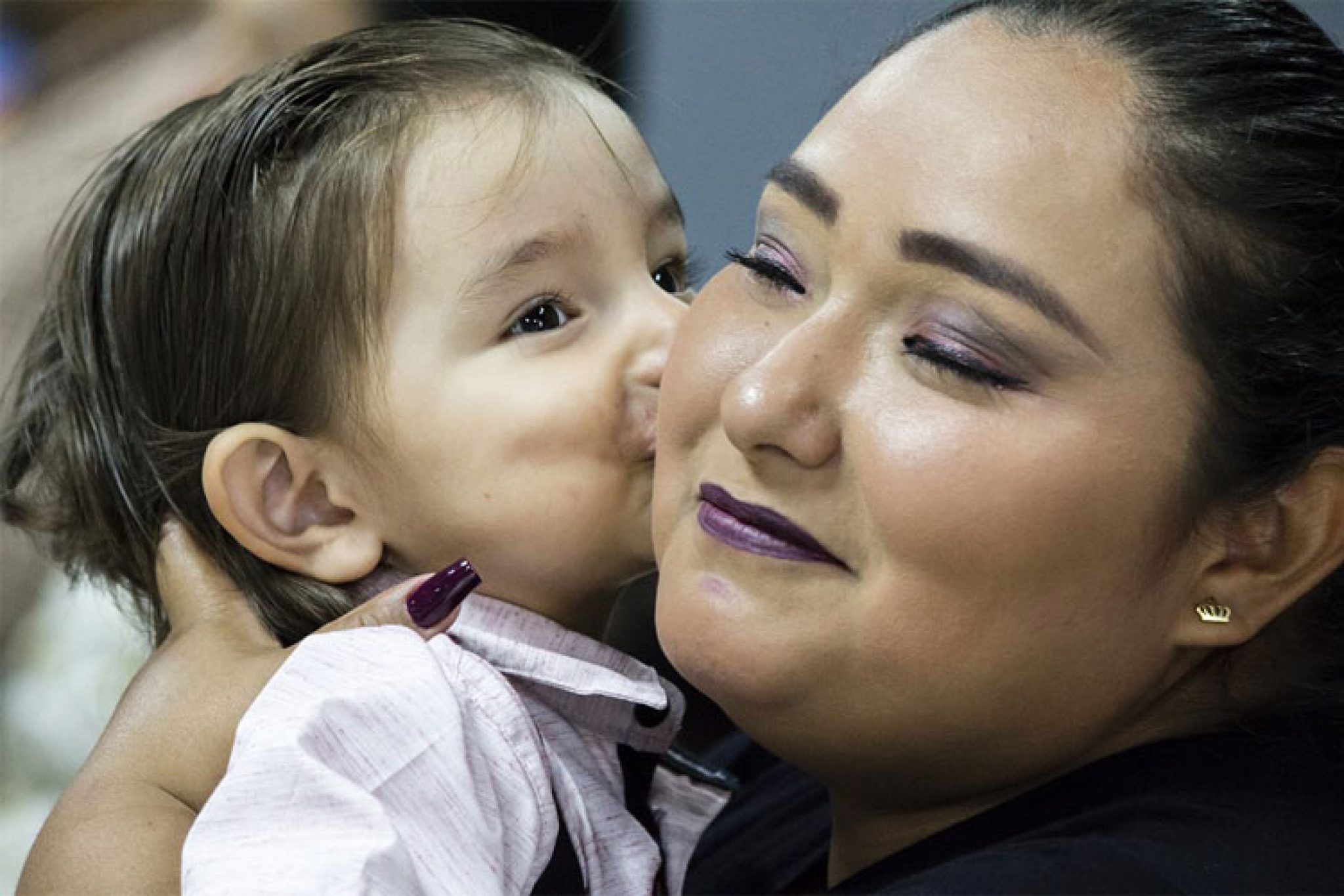 Peut-on faire un bisou sur la bouche de son enfant ? - Conseils