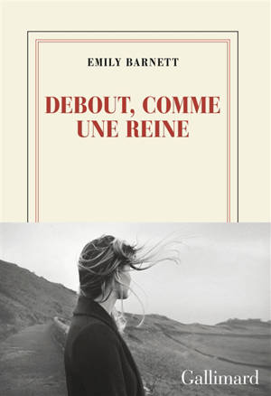 Debout, comme une reine