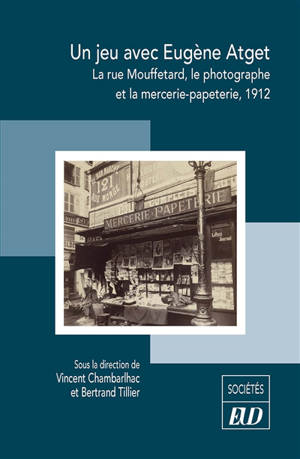 Un jeu avec Eugène Atget : la rue Mouffetard, le photographe et la mercerie-papeterie, 1912