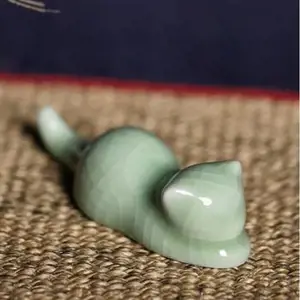 Repose-pinceaux chat en porcelaine vert d'eau | 小猫笔搁