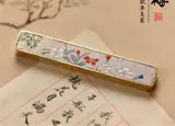 Presse-papier en laiton avec brocart rose pâle | 黄铜粉织锦螺钿镇尺 10cm