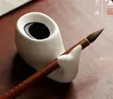 Repose-pinceaux "baleine" | 陶瓷鲸鱼笔搁墨碟