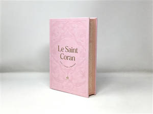 Le saint Coran : et la traduction en langue française du sens de ses versets, et la transcription en caractères latins, en phonétique : couverture daim rose clair, avec pages arc-en-ciel