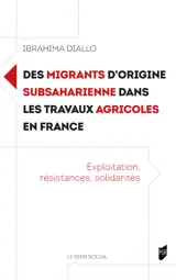Des migrants d'origine subsaharienne dans les travaux agricoles en France