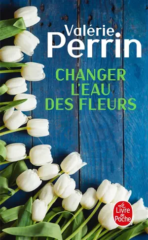 Changer l'eau des fleurs