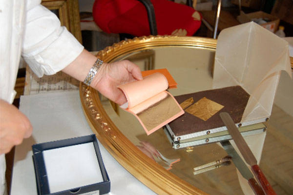 OTAA_HomePage_ca-minteresse_artisans-art_dorure_bois_Ghislaine-Suquet.jpg