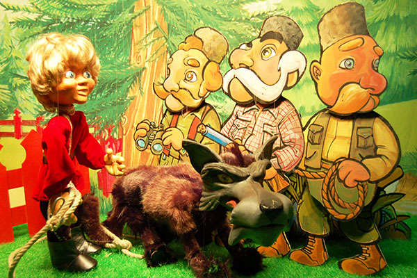 Spectacle-de-Marionnette-Pierre-et-le-Loup4.jpg